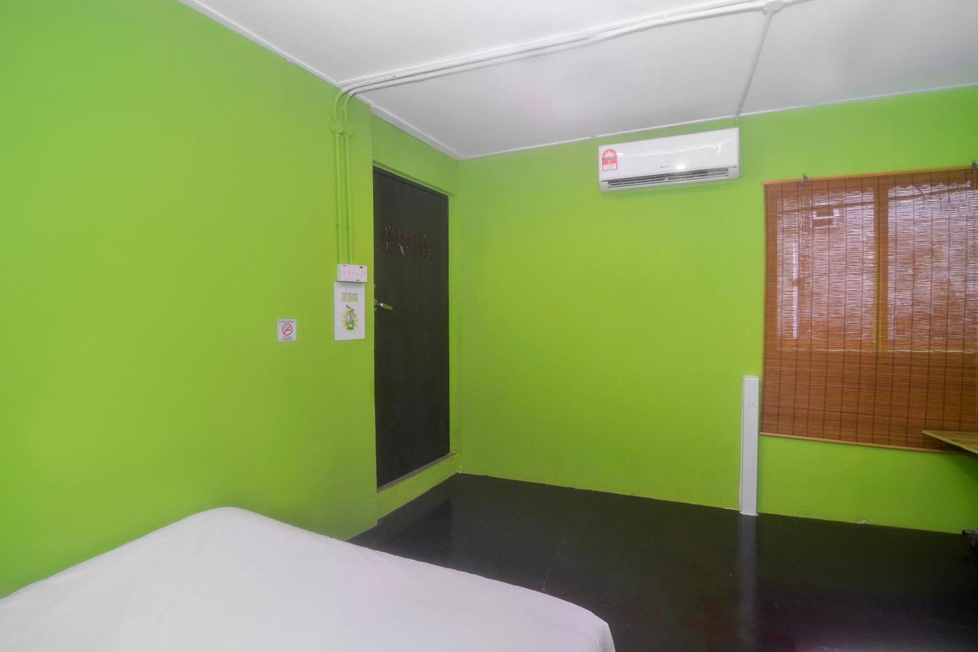 Spot On 89929 Tropical Lodge Kuching Exterior photo